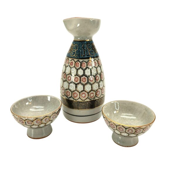 Vintage Japanese Sake Set With Hand-Painted Floral Design Two Cups JE131 - Picture 1 of 8